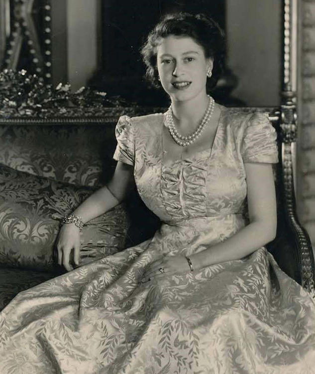 伊丽莎白二世的穿搭，堪称时尚界的天花板，处处流露着优雅与高级