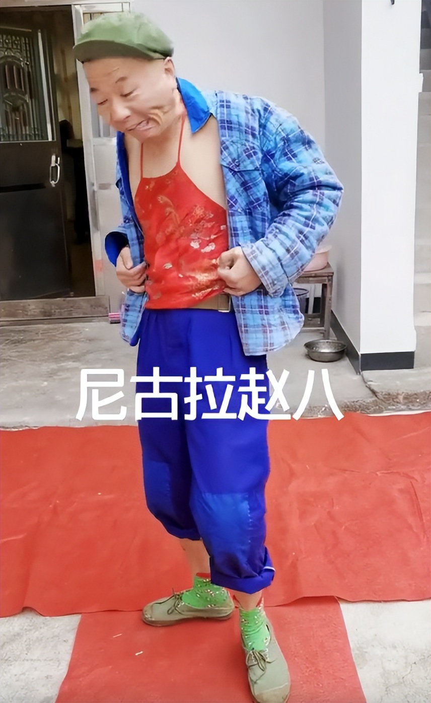 爱表演的生哥：模仿老太太走红圈粉400万，被赞“第二个宋小宝”