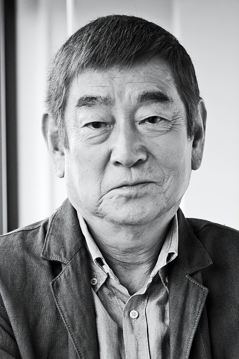 镜头之外，一代男神高仓健的生活