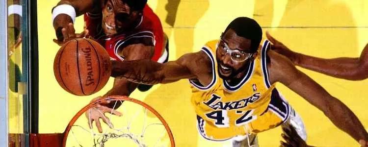 nba上有哪些传奇(NBA75周年：76位篮球传奇人物排名)