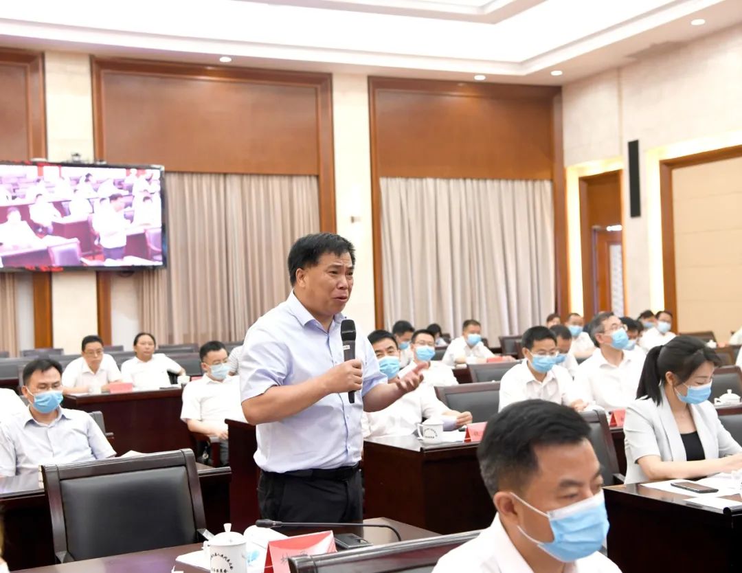 市六届人大常委会第四次会议举行第一次全体会议