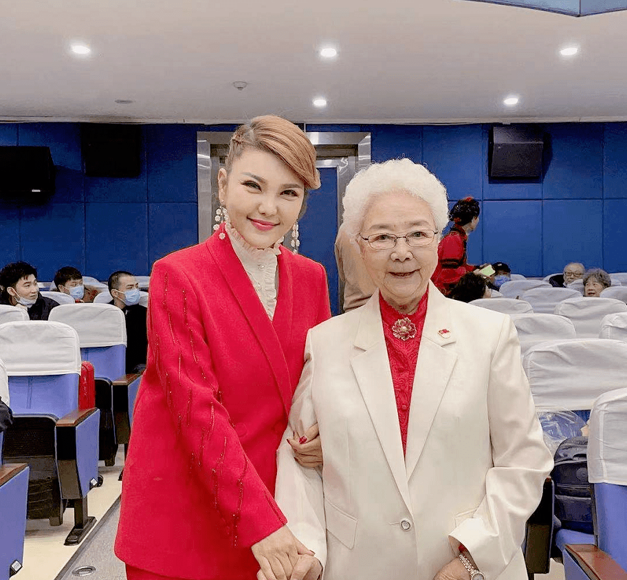 艺术家田华：与初恋丈夫爱一生，儿子去世当天她为何还去当评委？