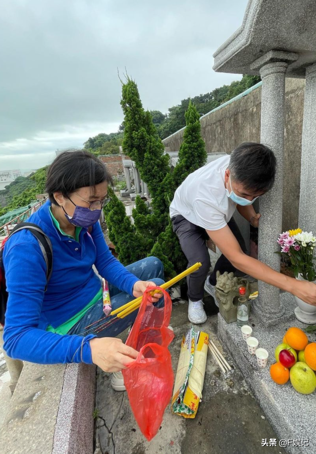 汪明荃曝与罗家英分隔两地会挂念 出差期间每天都和老公通电话