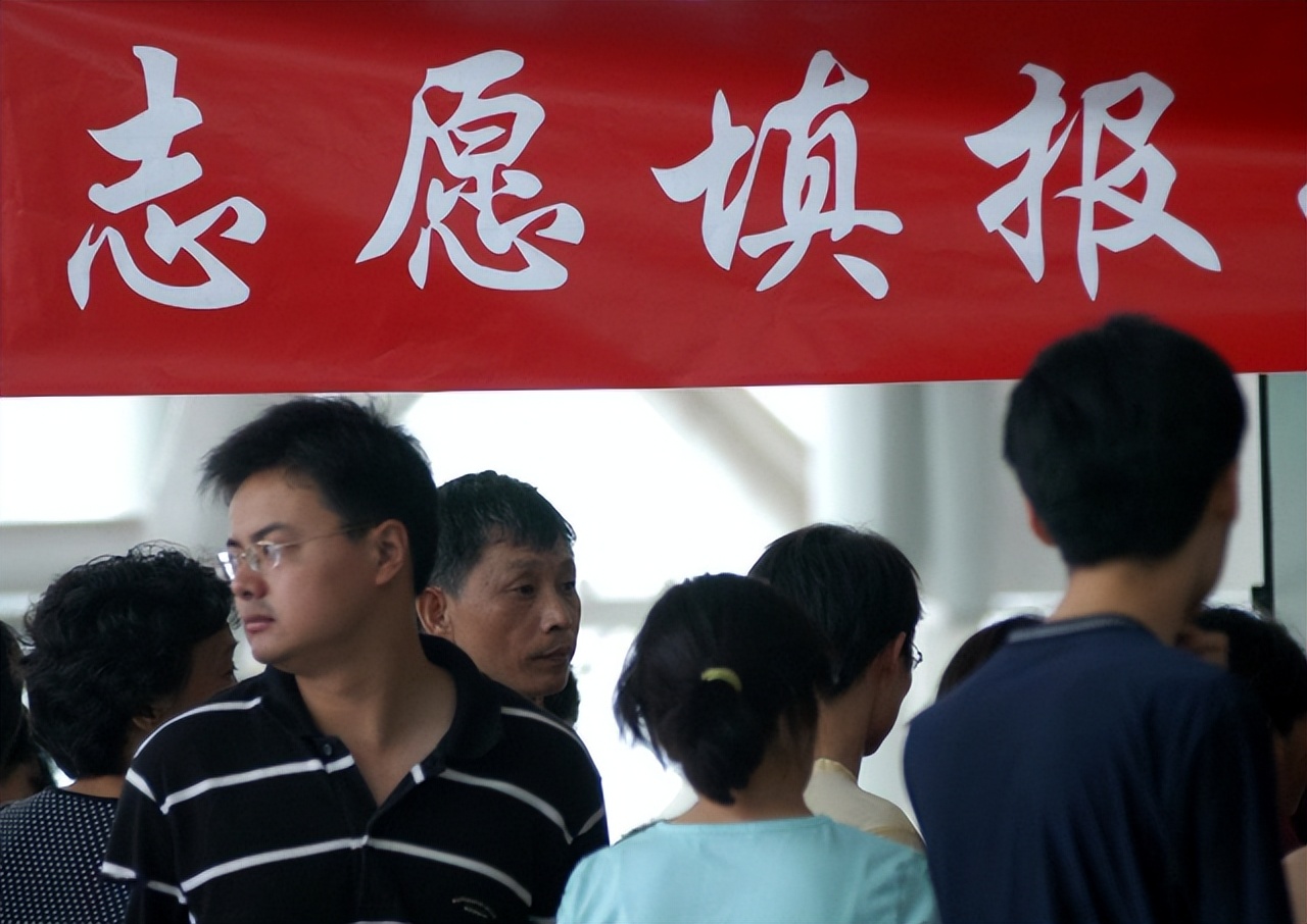 22高考学生注意了，报考这十个大学专业最吃香，起码毕业不会失业