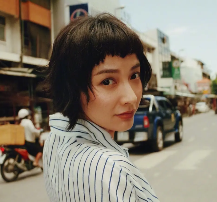 曾经土到掉渣，现今光彩照人的7位女星，个个是逆天改命