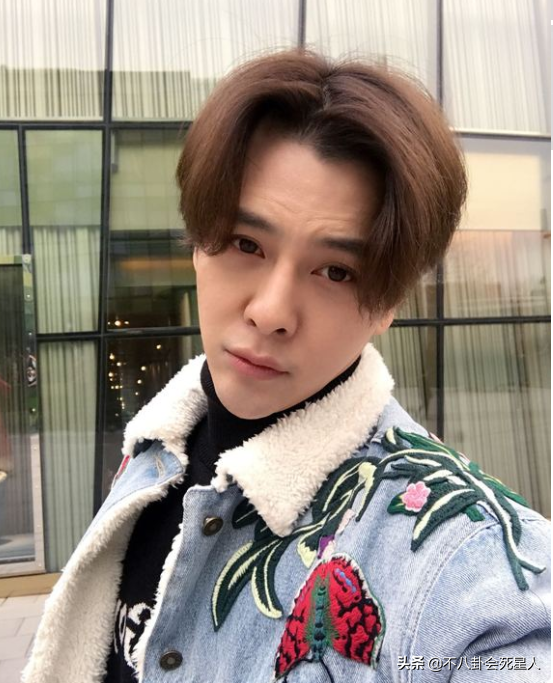 娱乐圈“假下巴”大赏，又尖又翘，一笑下巴原地起飞太吓人