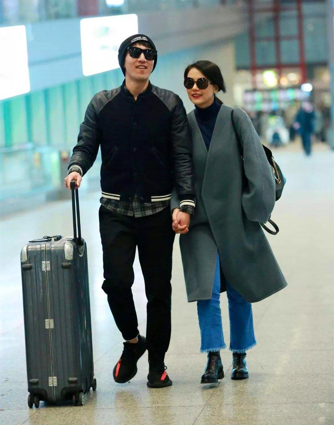 女星嫁“小老公”，被嘲像母子、婆婆公开嫌弃，后悔曾经的选择吗