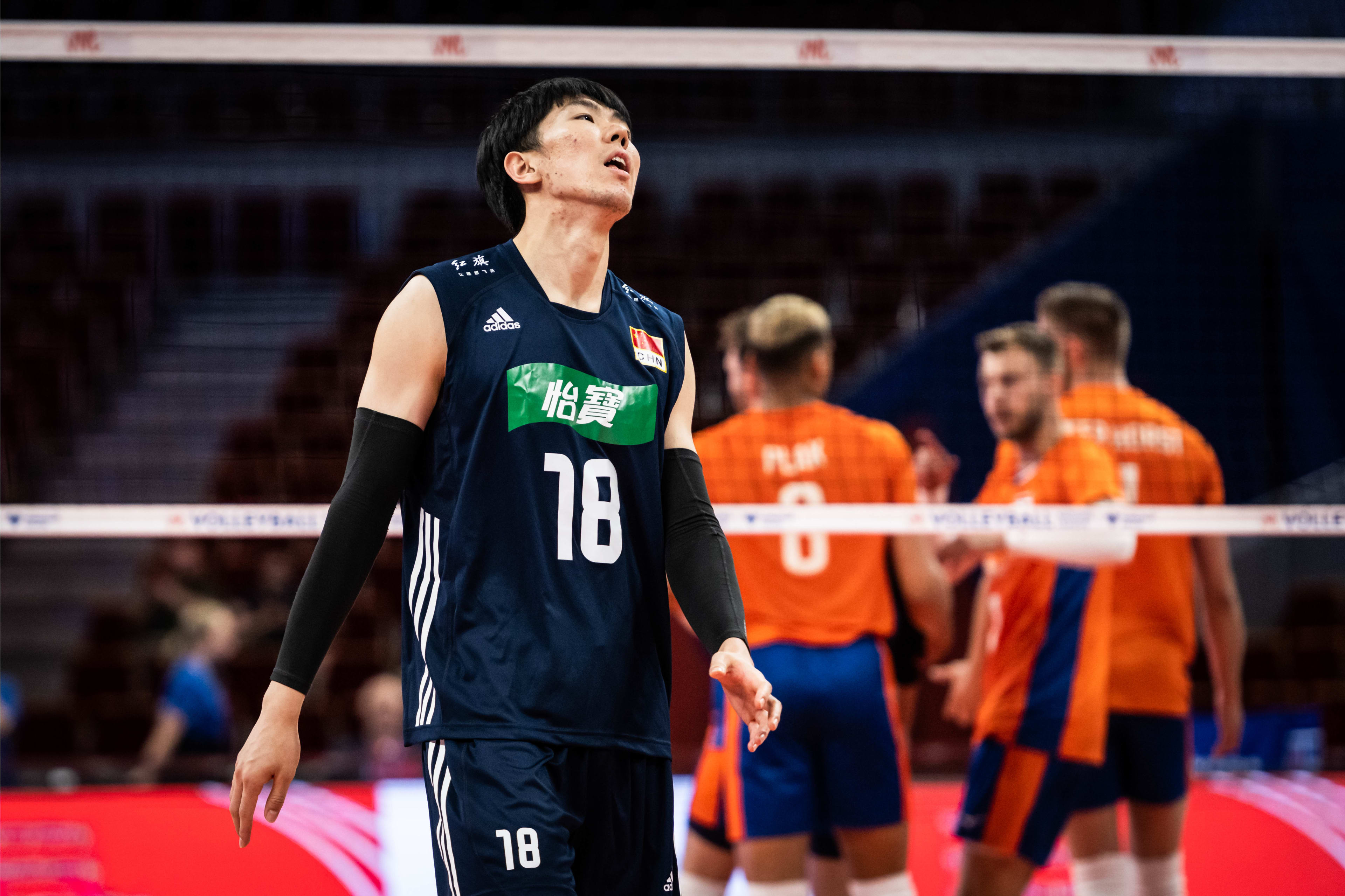 一传受挫发球0比10落后(一传受挫发球0比10落后,中国男排0比3不敌荷兰