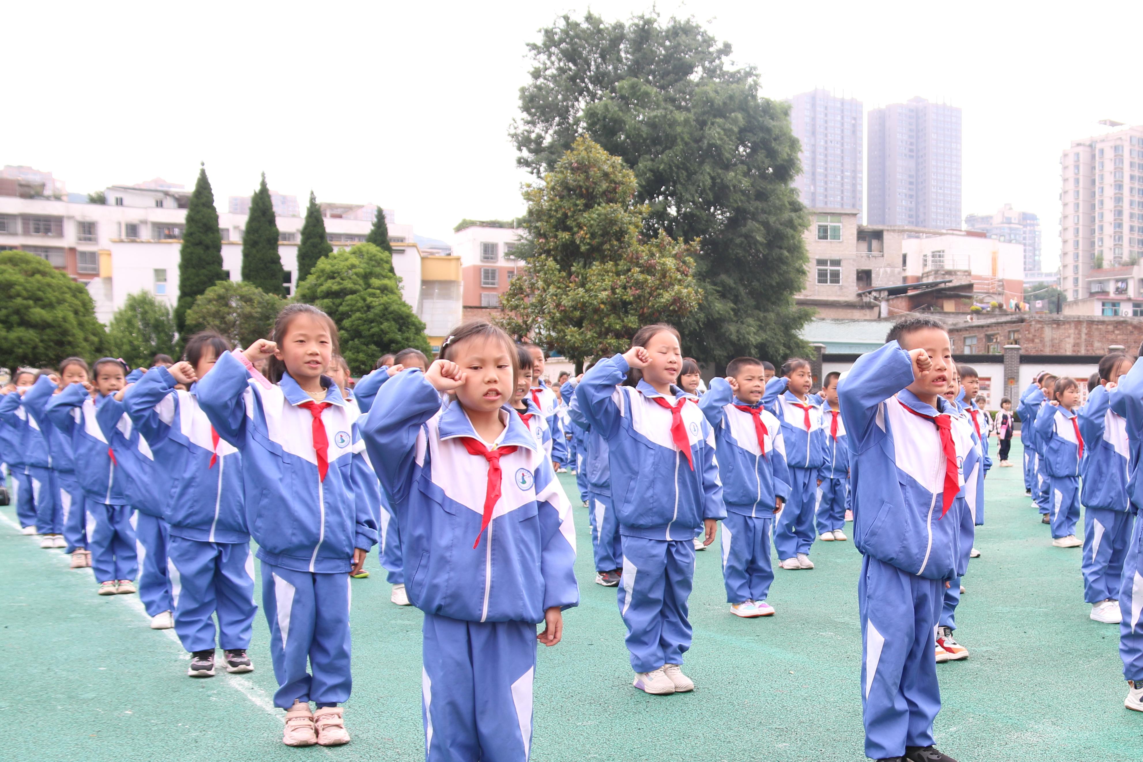 六盘水市实验小学袁野图片