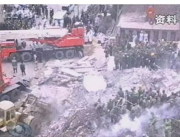 2001年，河北男子引爆宿舍楼致146人遭殃，被捕后：早想炸死他们