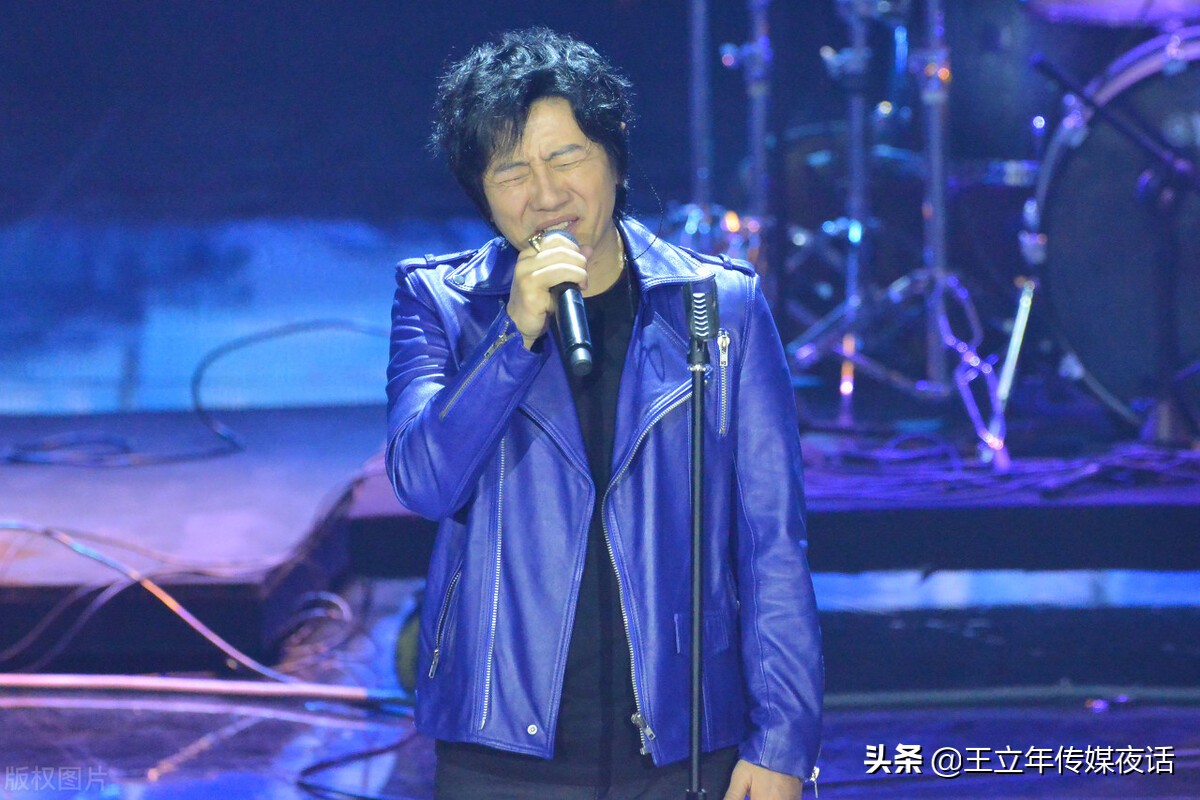 郑钧刘芸走机场，大秀夫妻情深