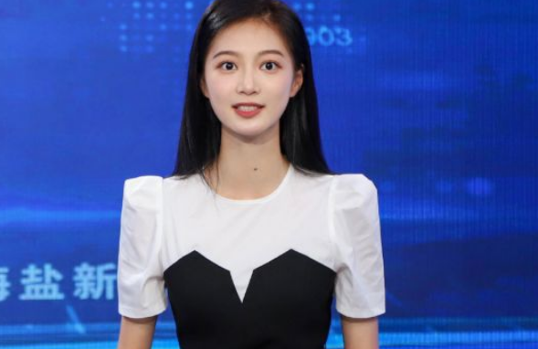 4名领诵员个个优秀，为啥唯独冯琳备受关注？杨澜一语道破玄机