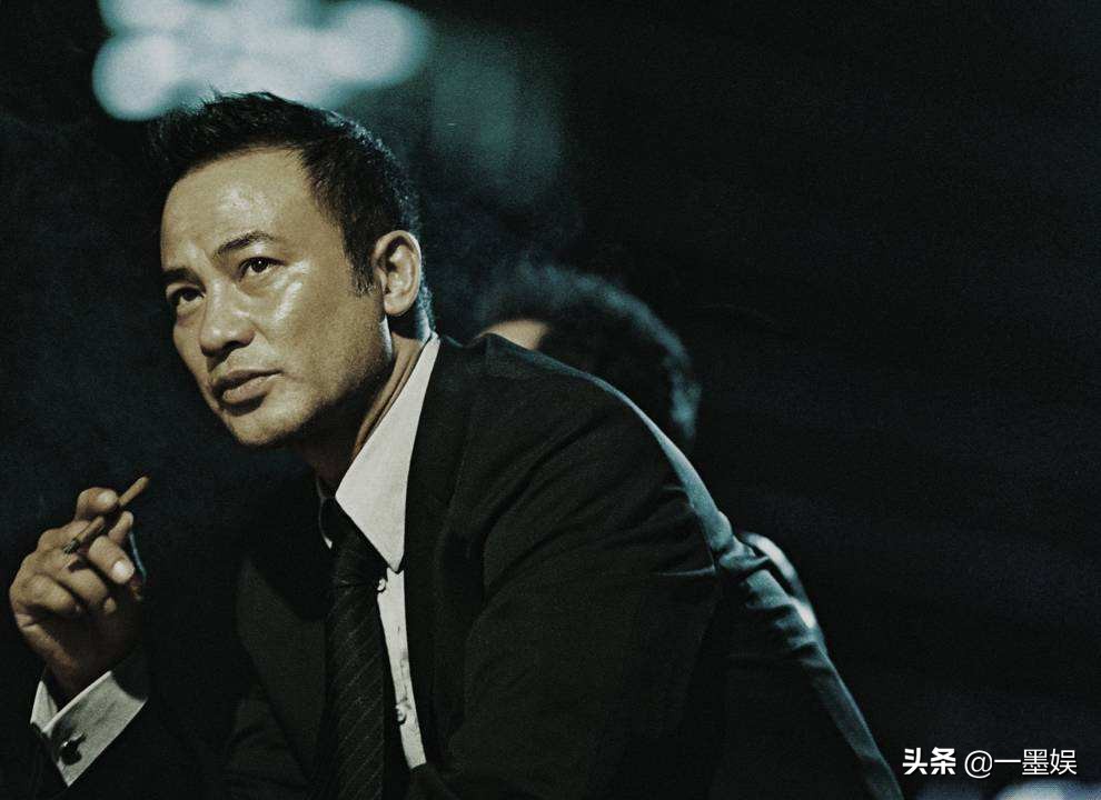 也是社团老大,但是在电影中过早地离开人世,任达华的电影作品一直处于