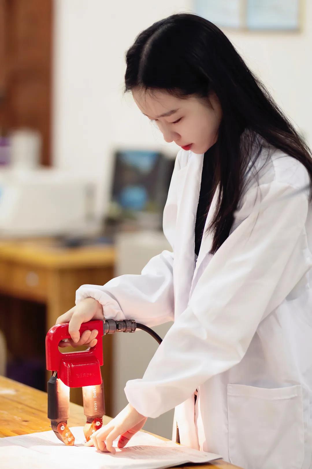 湖南科大再现“女神级”学霸，低调保研清华，在学校一鸣惊人