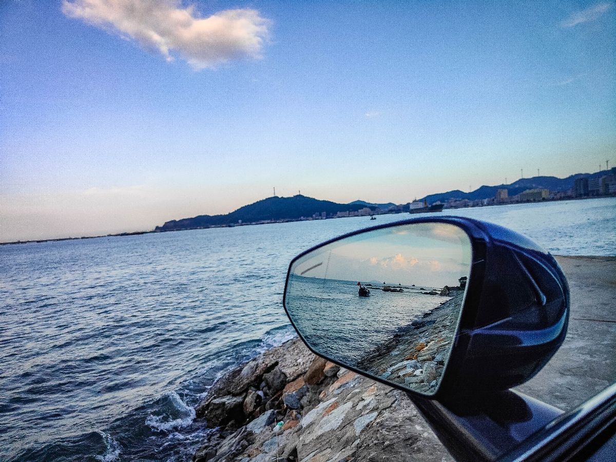 品味藝術品，置身碧海藍天試駕極星1