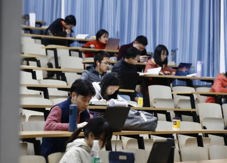 2022考研学生需了解，这些院校将不再提供宿舍，读研成本又增加了