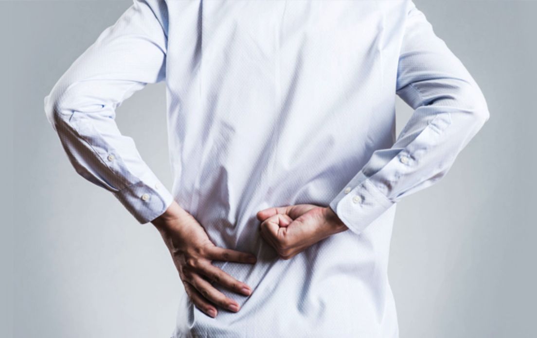 你是否每天都腰酸背痛？说明要检查下这2个伤腰动作，不要每天做