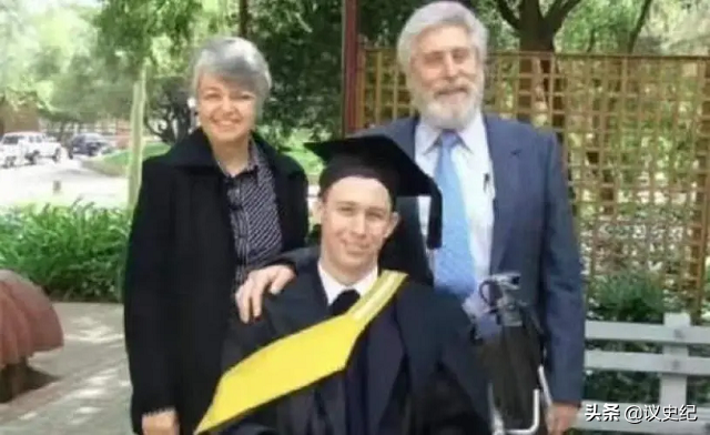 “幽灵男孩”马丁：卧床被困14年遭护工非人折磨，无人知道他醒着