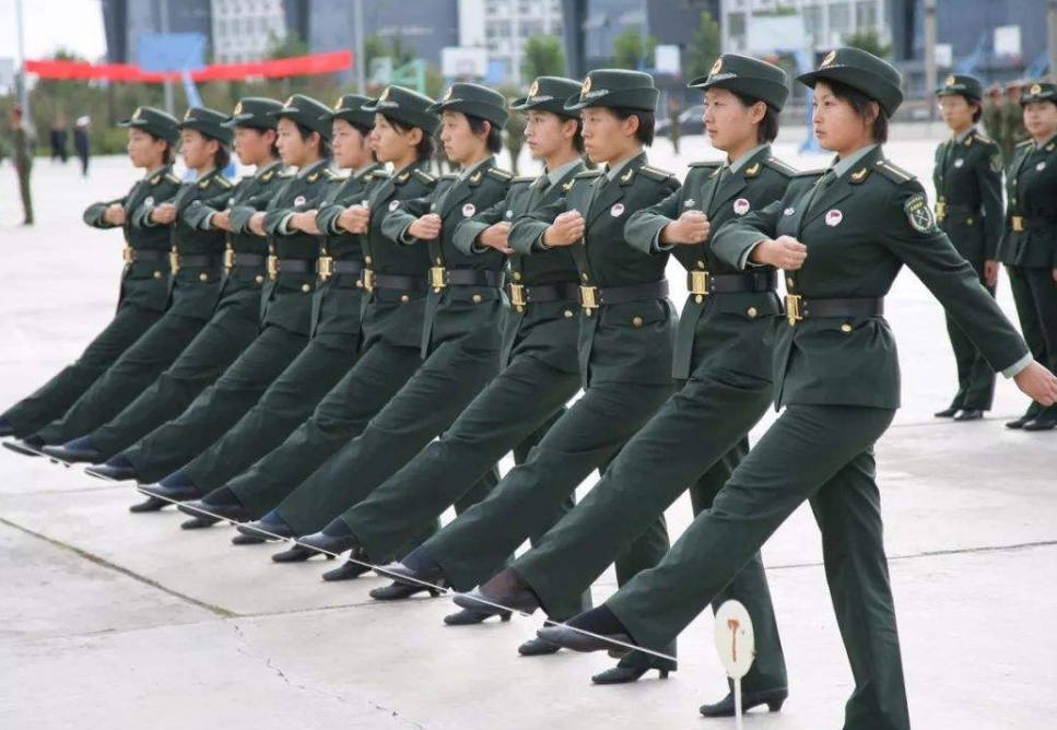 中等学生迎来福利，分数线不高的两所军校，毕业后就能拥有铁饭碗