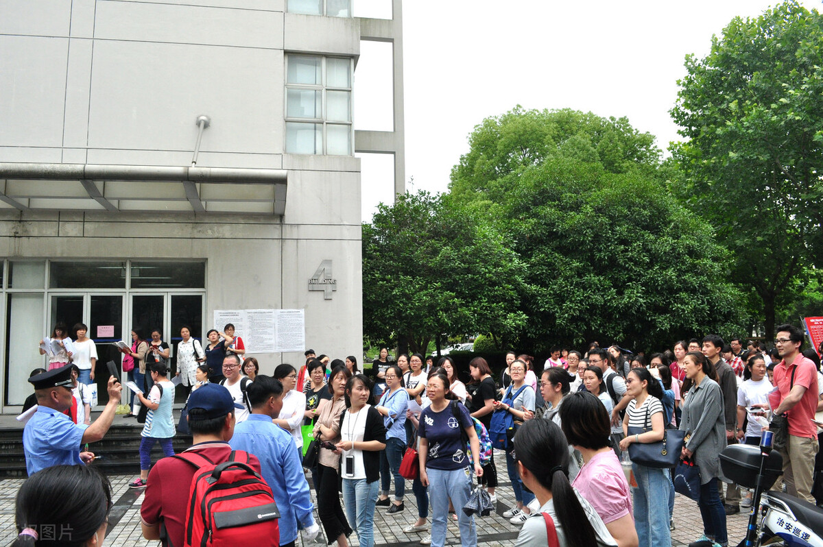 2022寒假通知，5所大学调整放寒假时间，多校明确提前放寒假