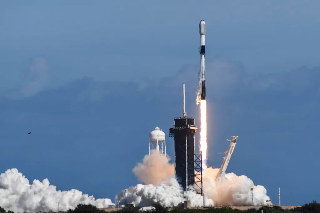 因地球磁场风暴，SpaceX公司今年新发射的卫星，80%已被损坏