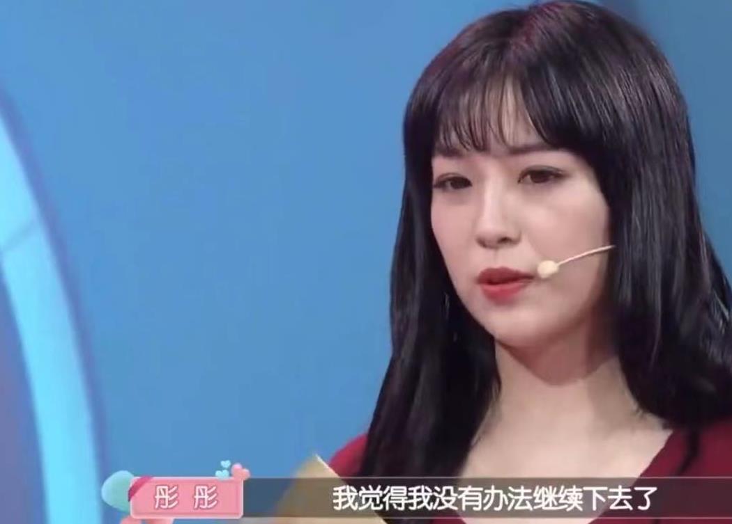 男生弃学业照顾女友6年，求婚前偷听到她的心里话，哭着转身离去