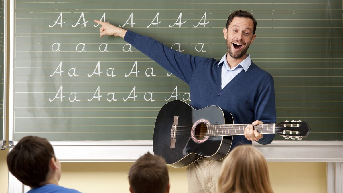 师范本科毕业，怎么才能去公立高中当老师？