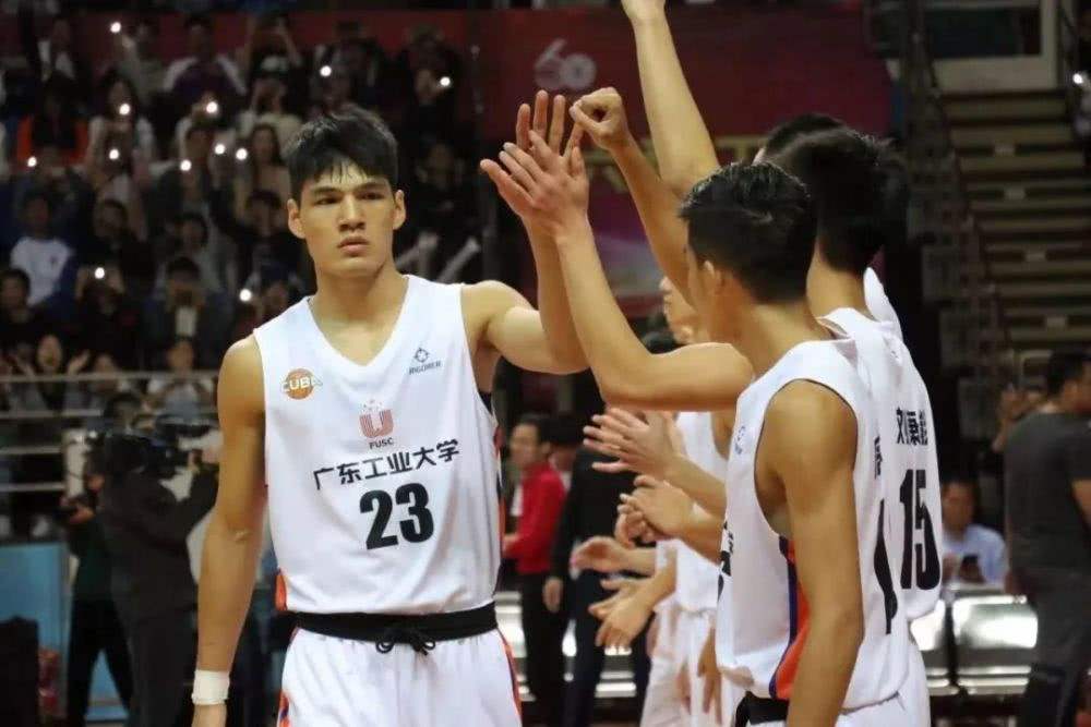 冰红茶nba代言人有哪些(吉伦沃特隔扣沈梓捷！阿不都代言冰红茶，陈国豪入选三人男篮)