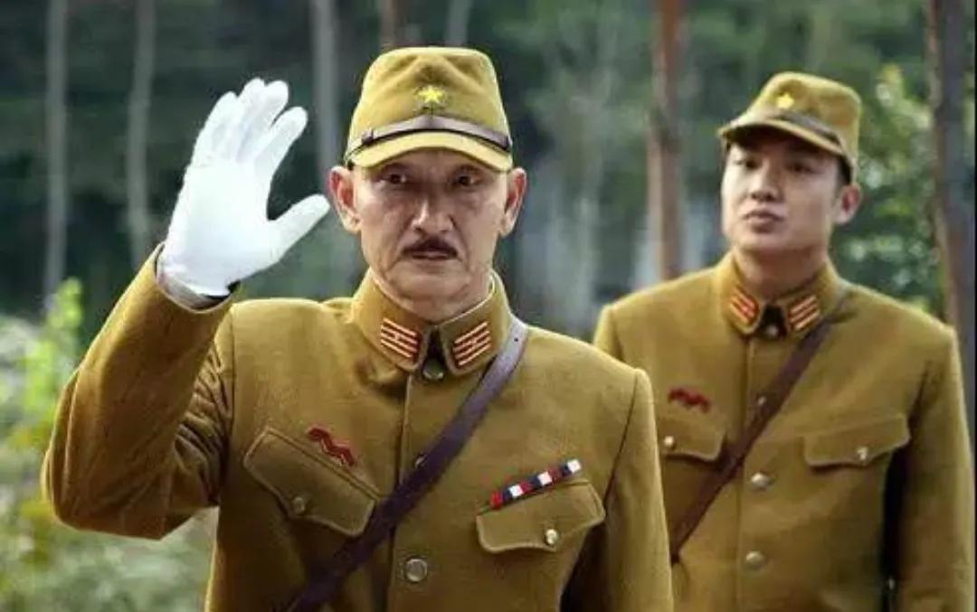扮演日本军官的演员时常被误认为是日本人,您认为谁最像?