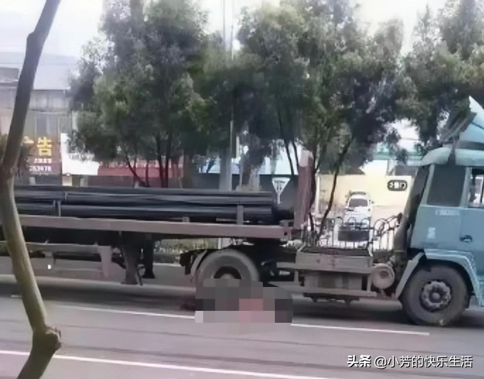 山东16岁女孩3度卖血养活继父一家7口，惨死后3个哥哥披麻戴孝