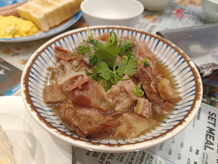 OPPO Reno7 Pro 评测：超感光猫眼镜头会发光