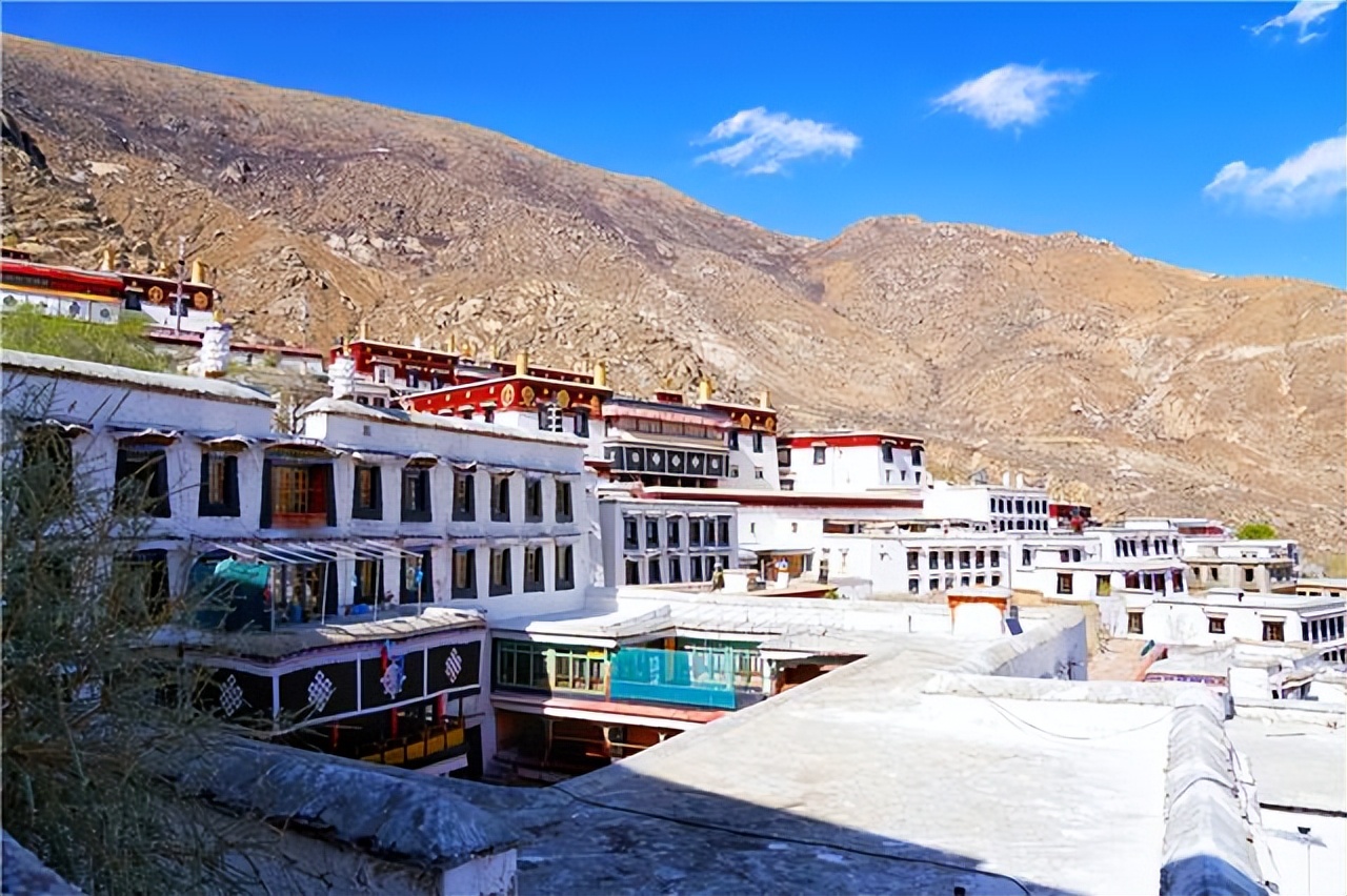 西藏拉萨旅游哲蚌寺人文底蕴深厚风景辽阔幸运还可看到辩经