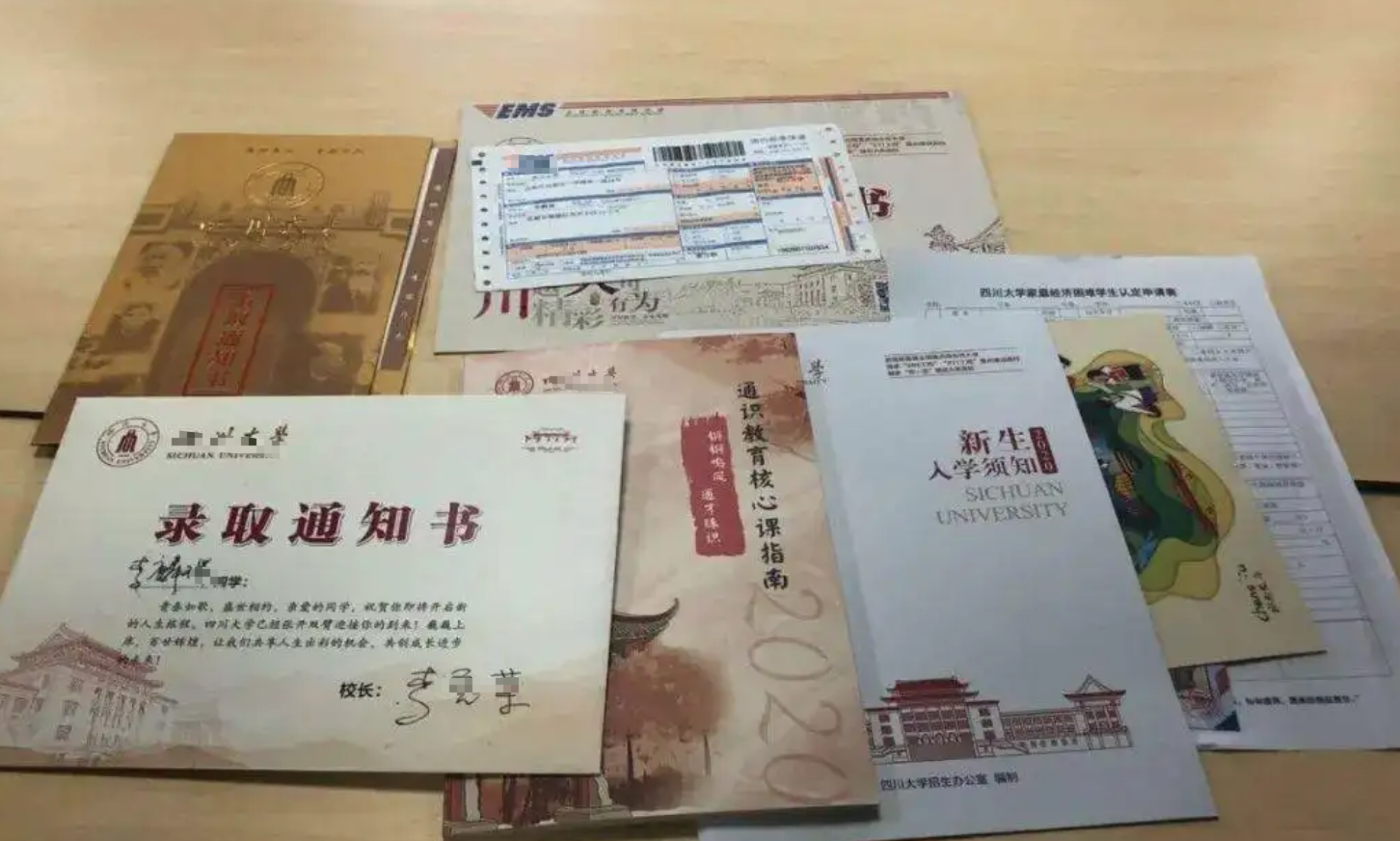 高考成绩未出，考生就已经收到多封录取通知书，家长看完很无奈