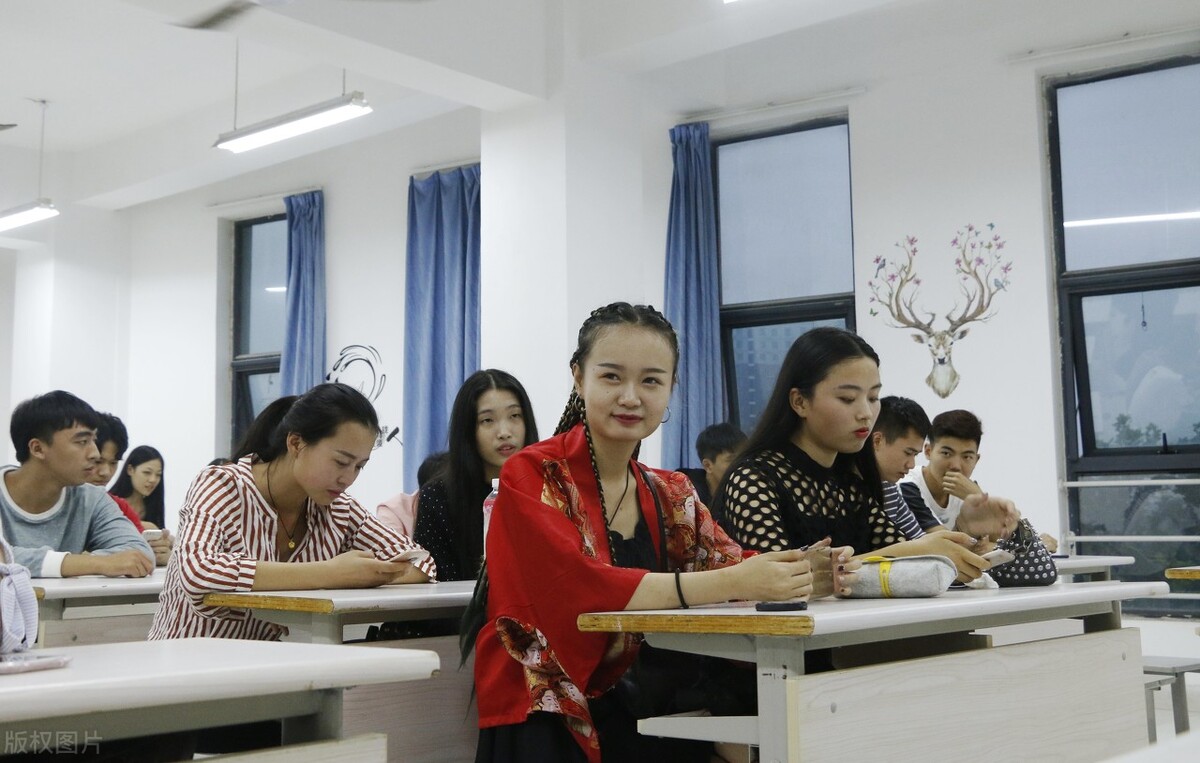 大学留校当老师的条件（大学生留校当辅导员）