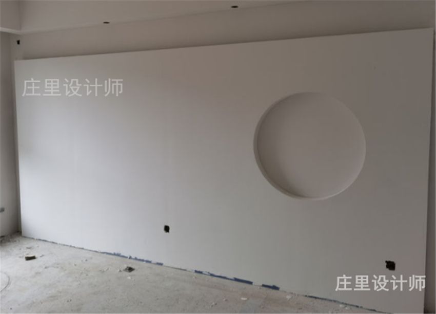 墙面装修，腻子粉加胶水和不加胶水比，哪个耐用？