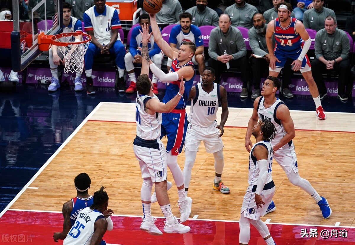 nba得分榜排名(今日NBA：詹皇领跑得分榜，快船狂轰153分，保罗一数据历史第四)