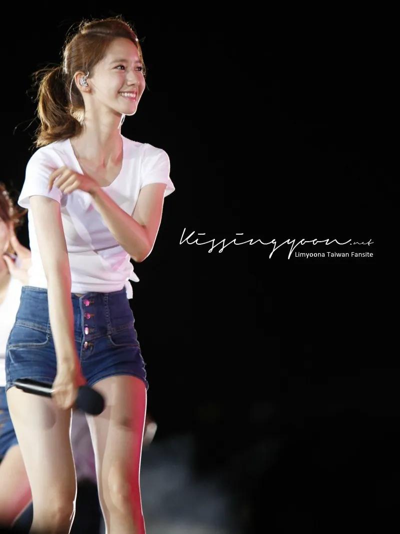 少女时代的林允儿，牛仔短裤短袖，清纯可爱