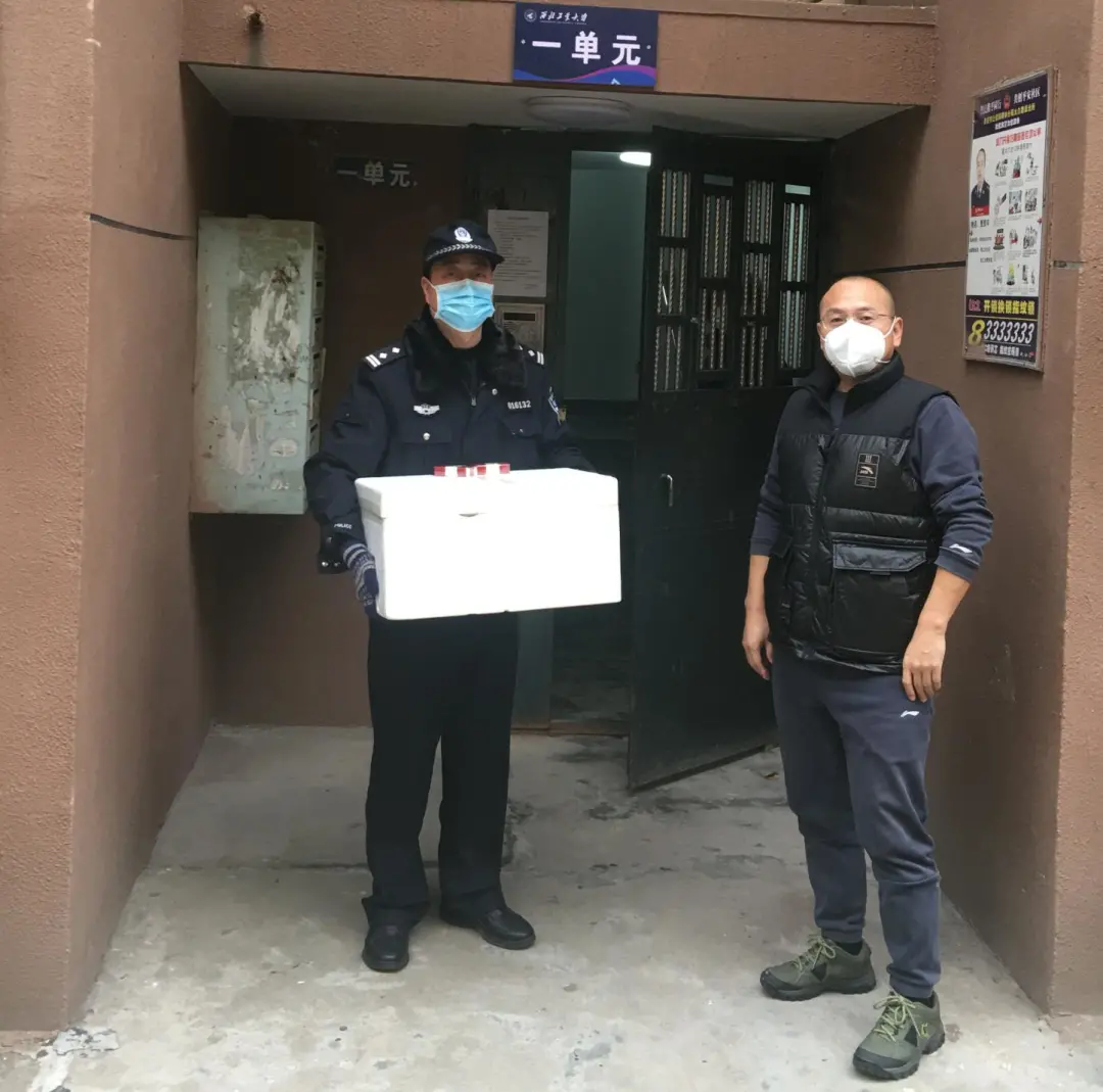 防疫一线为民办实事 西安碑林民警受群众表扬