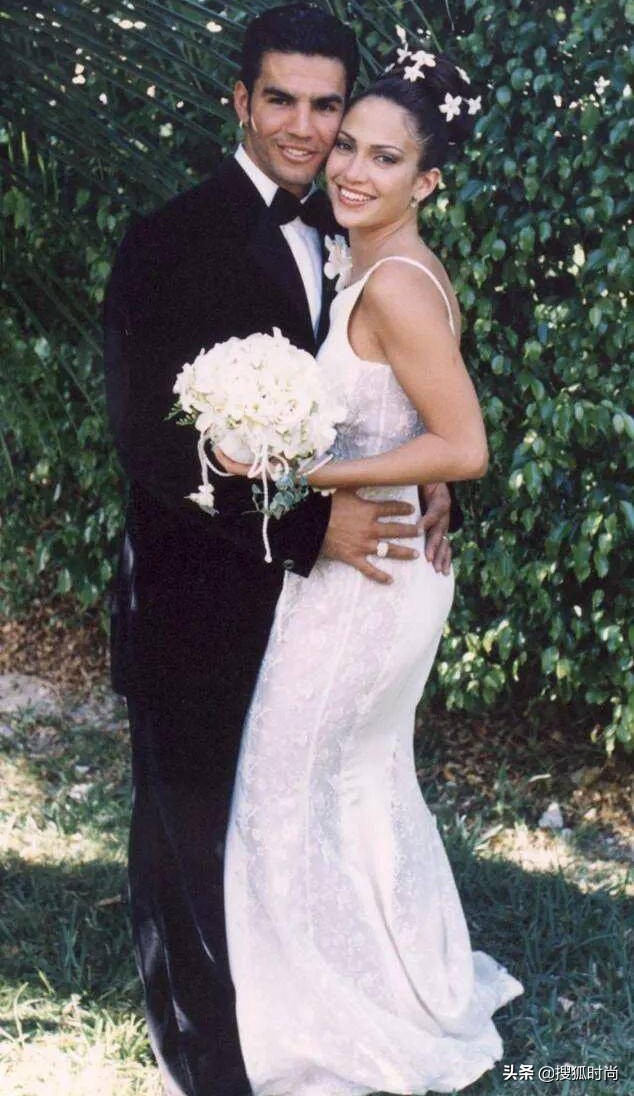 詹妮弗·洛佩兹与蝙蝠侠重温旧爱，六度订婚的她坐拥豪宅钻戒无数