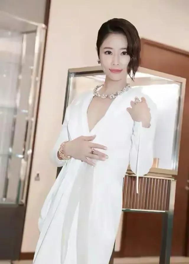 林心如长的太美了，精致五官，美丽大方