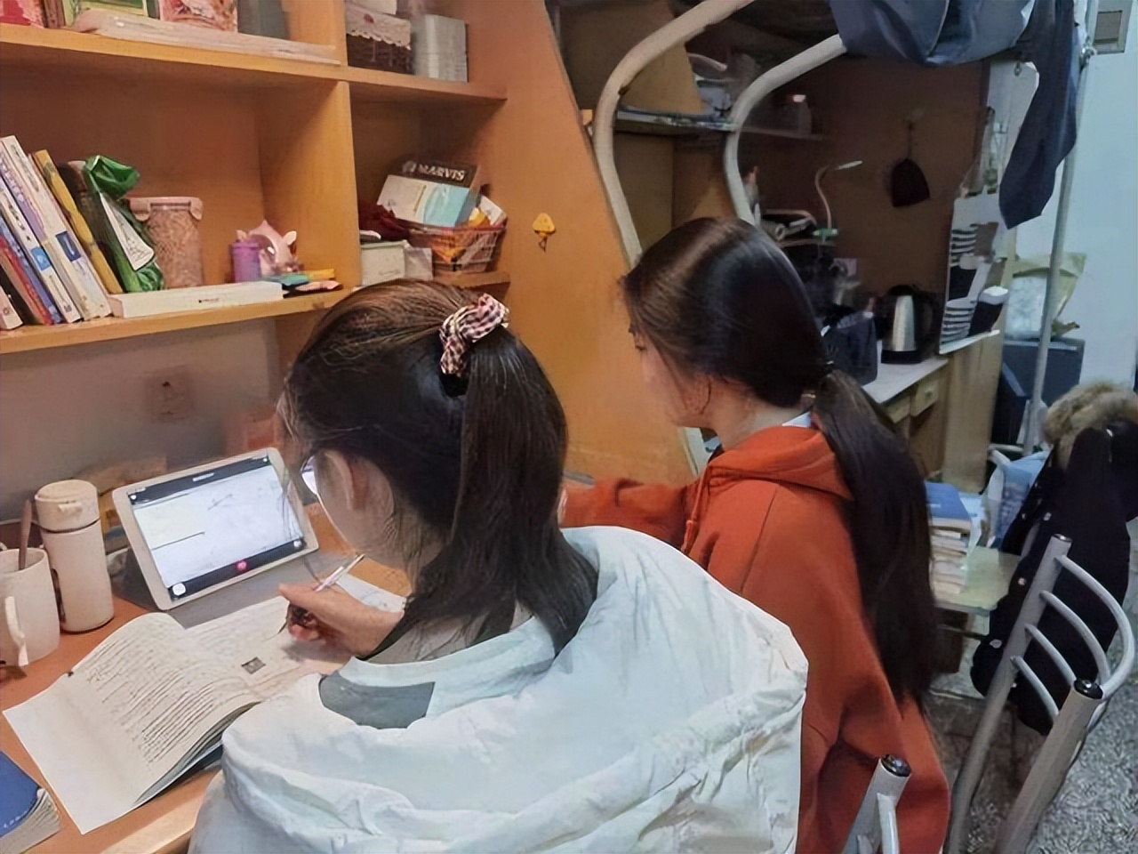 安徽一大学生核酸检测为阳性，8次翻墙去网吧，如今宿舍终解封