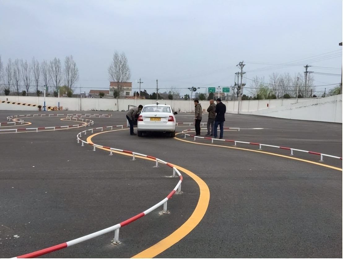 5月1号起，没考驾照的朋友都笑了，驾照可以自学直考，省时又省钱