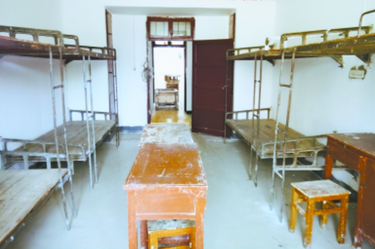 大学宿舍“寒酸度”排名，上学堪比荒野求生，部分照片引学生不适