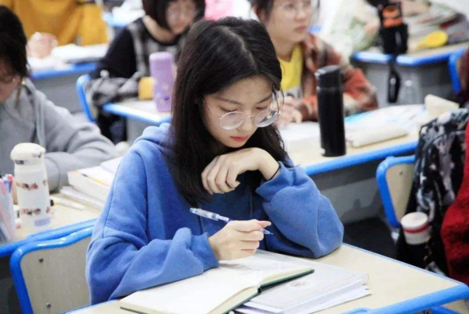 2022年高考人数预估出炉，河南稳居榜首，东北地区差异明显