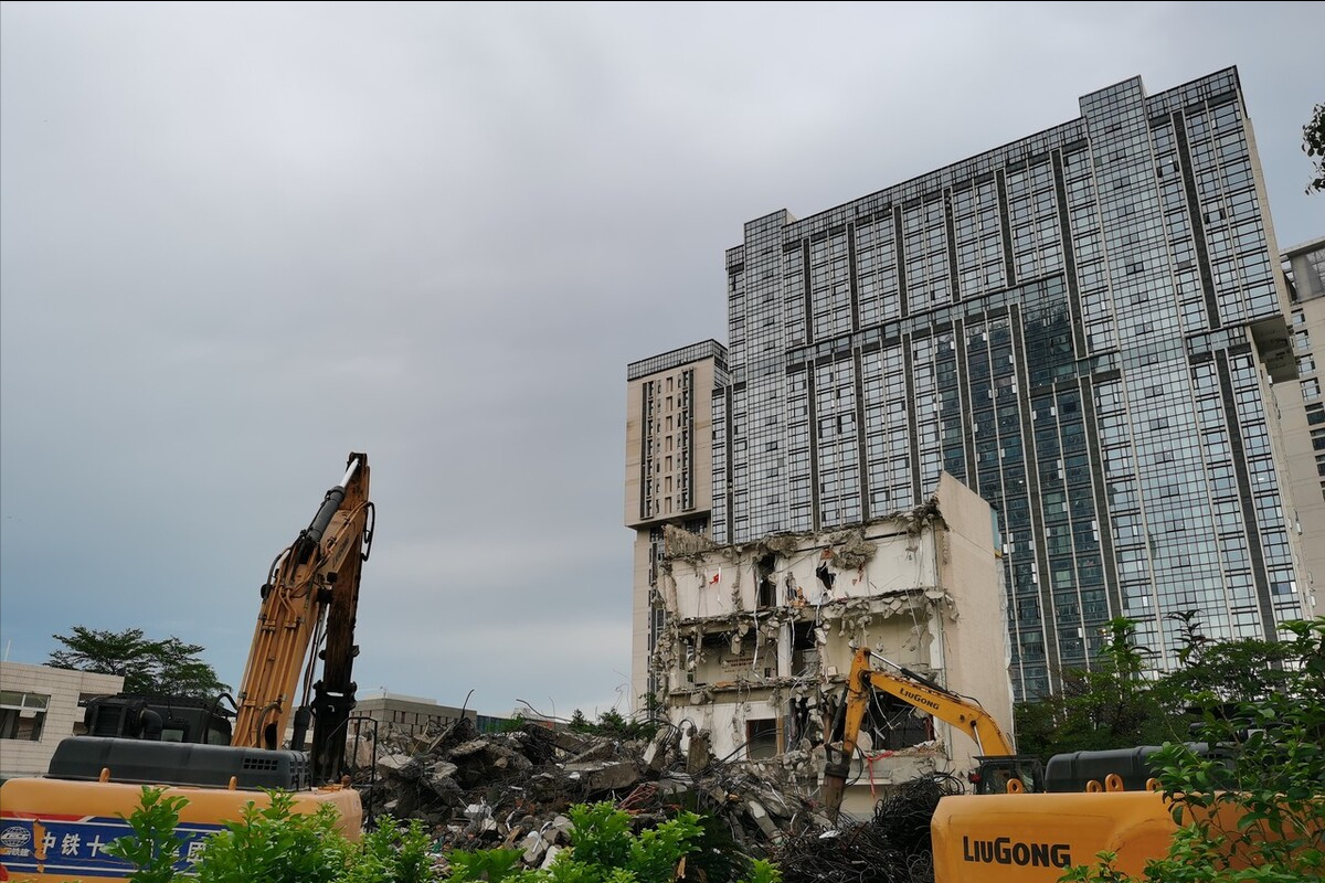 房屋被强拆时，普通百姓可以要求赔偿哪几种损失？