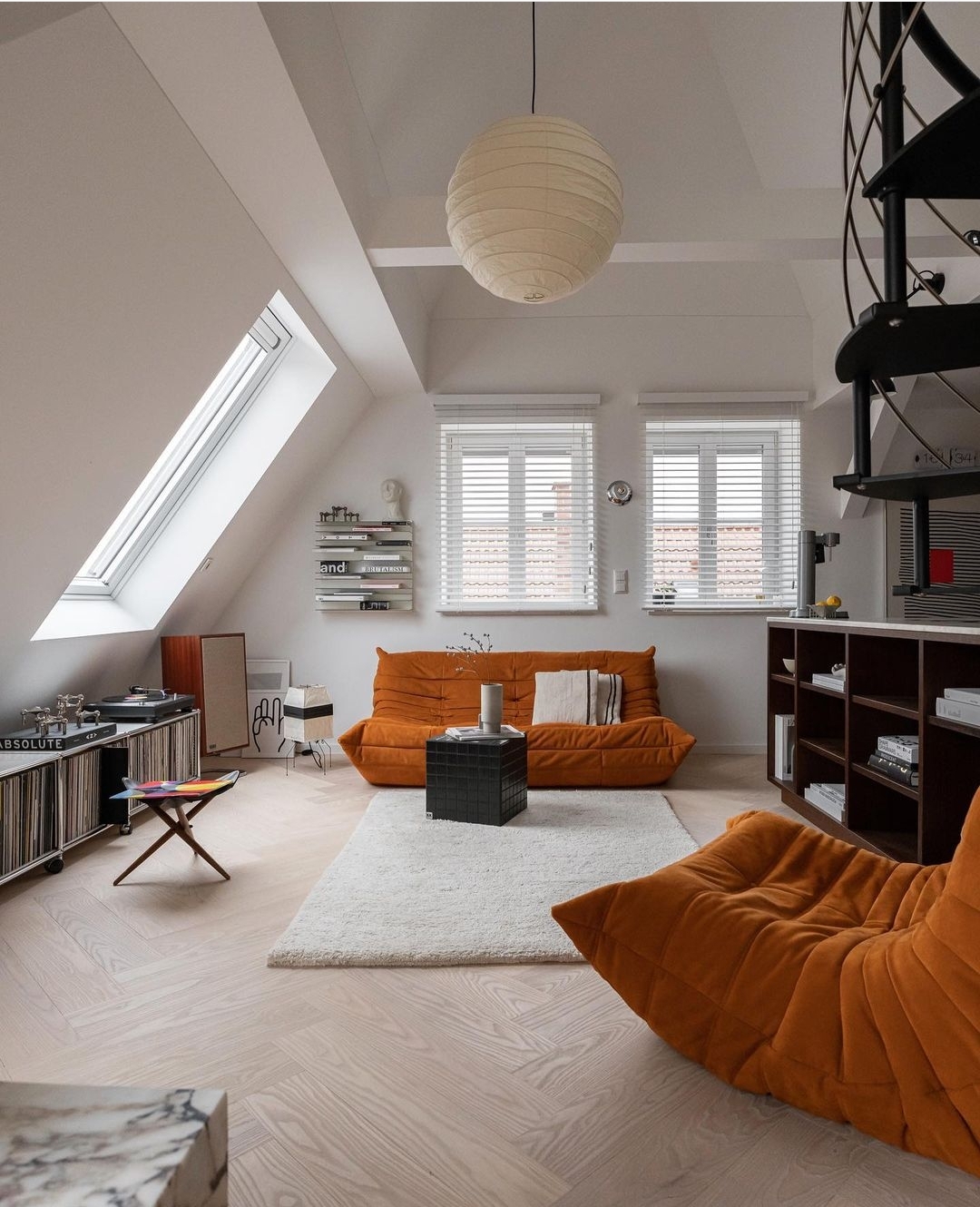 德国家居博主改造出120m²阁楼，窗外的景色太绝了