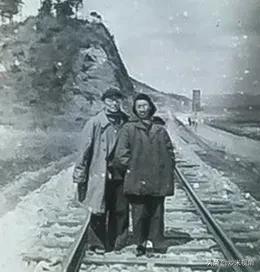 师长回国参加国庆，带回一个女军医，竟然是战友失联八年的女友