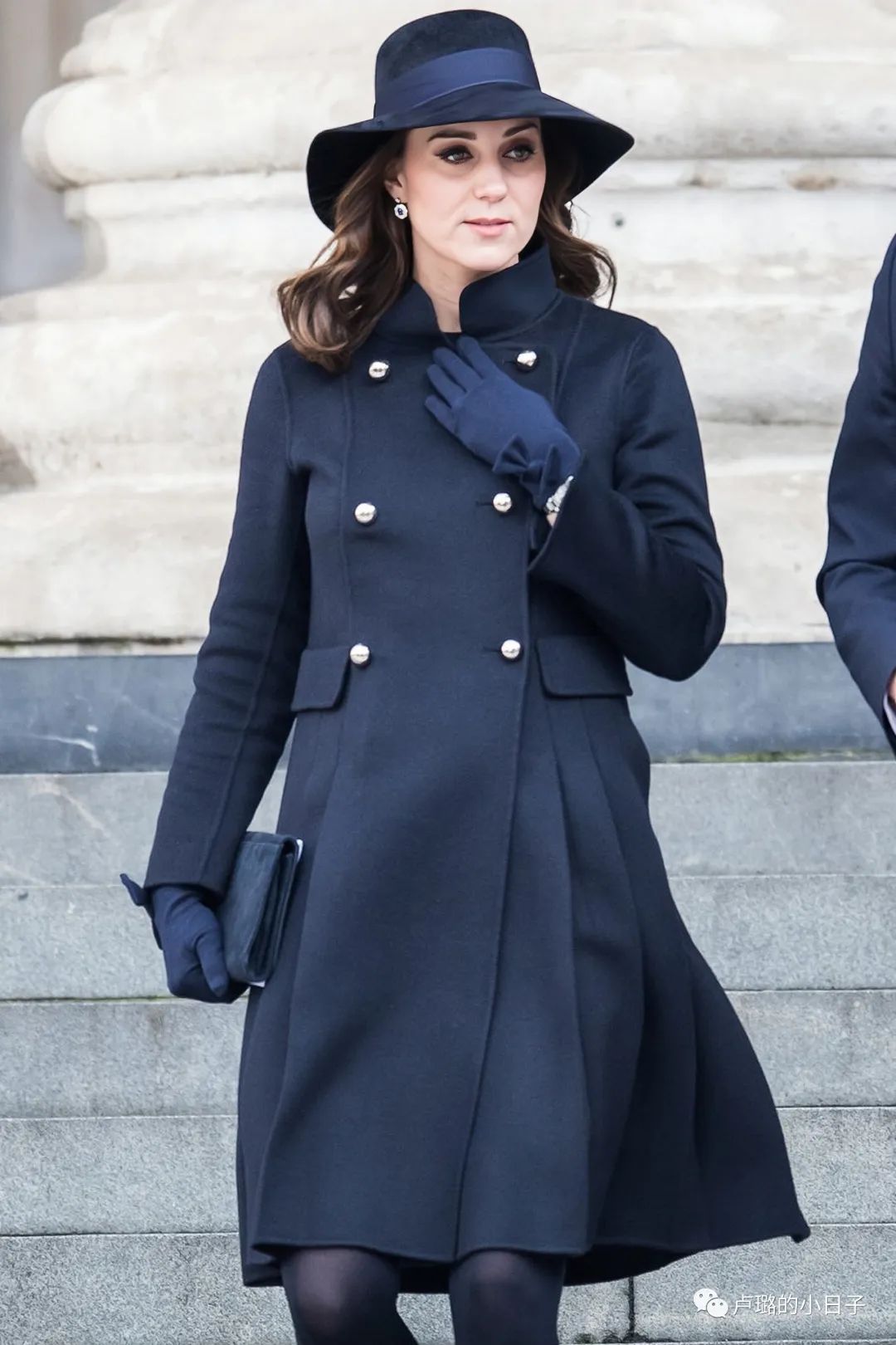 完全遗传凯特王妃的优雅气质,英国公主夏洛特真是女孩穿搭的榜样