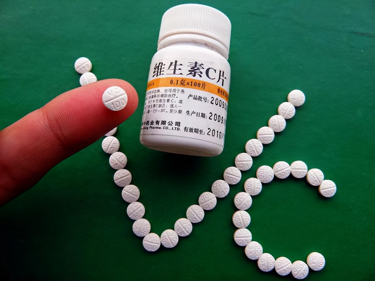 缺乏维生素C，会出现哪些症状？有何危害？4类人需重点补充