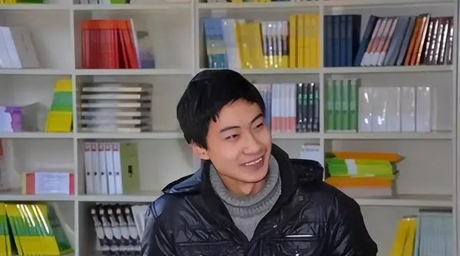 17年河北理科状元744分考上清华，校长亲自拜访，推门后直接泪目